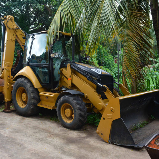 Buy Used Backhoe Loaders in Sri Lanka UTE Cat